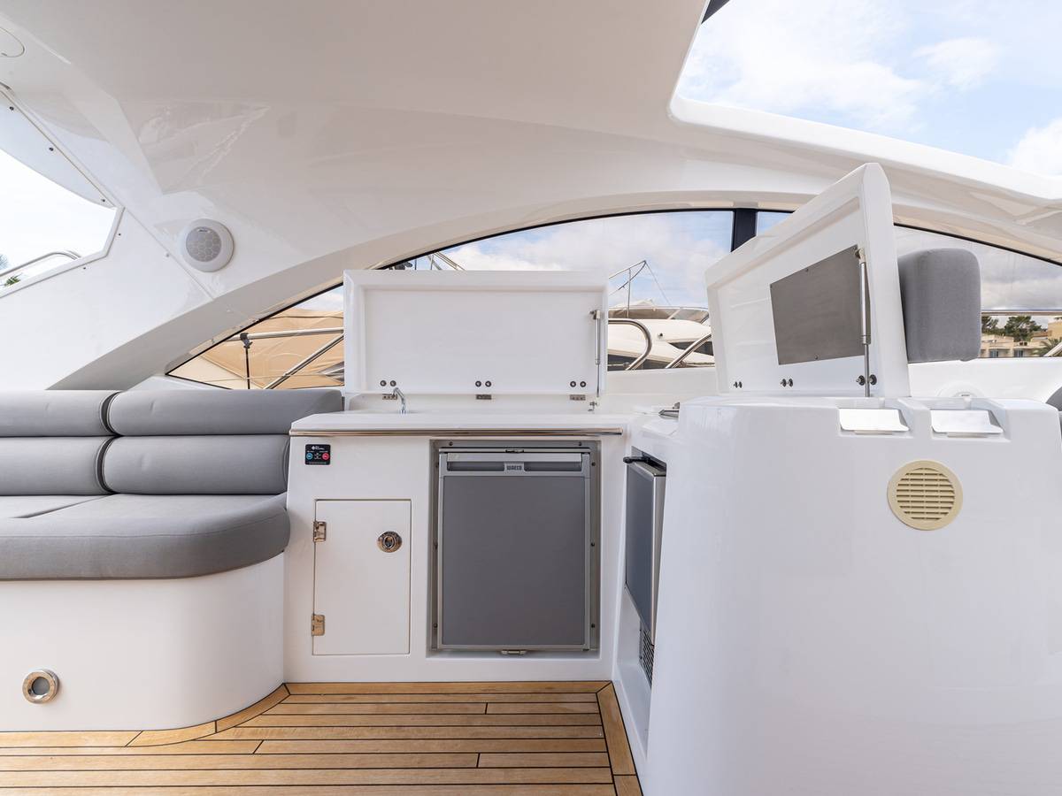 Sunseeker Predator 60
