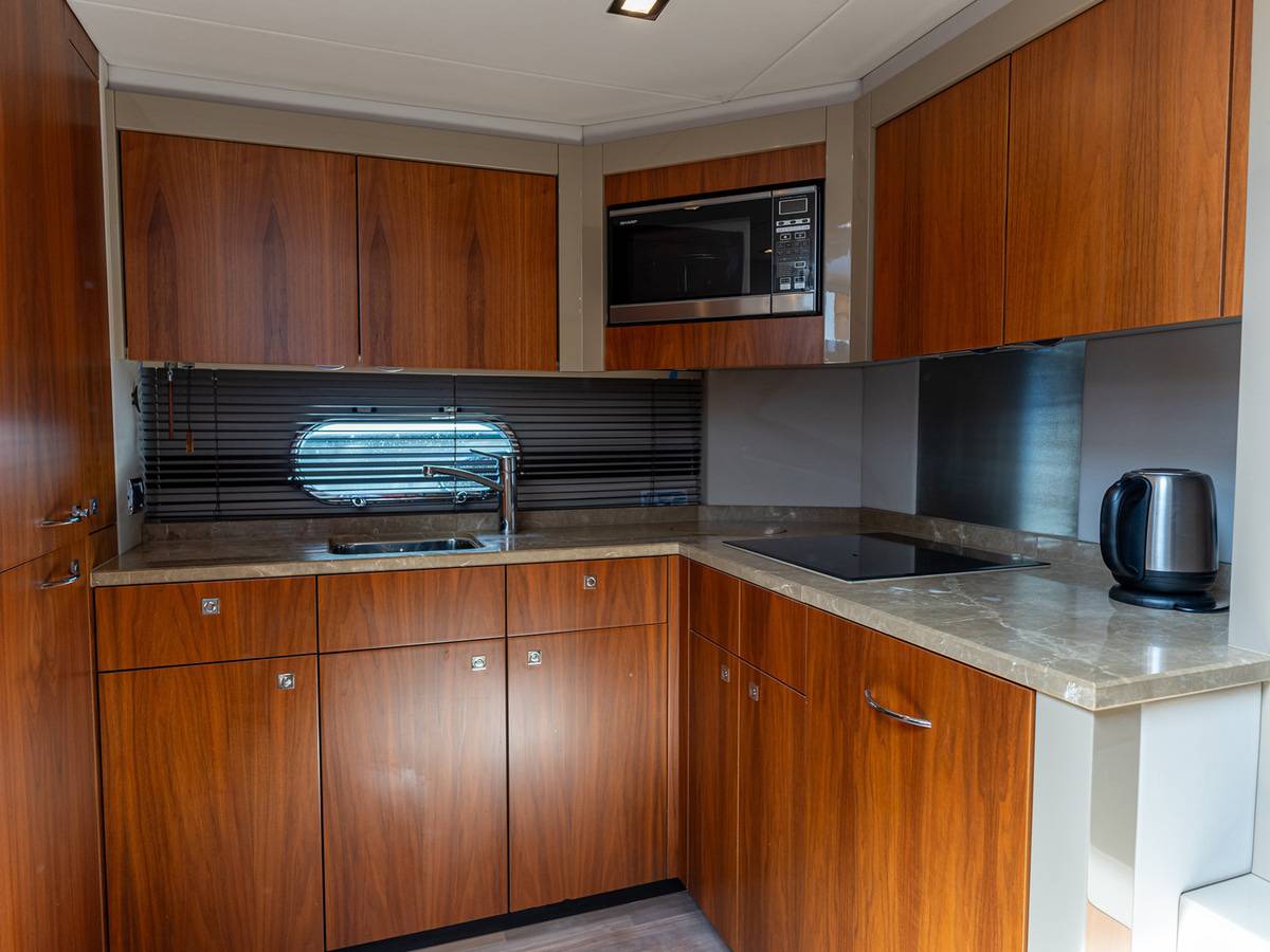 Sunseeker Predator 60