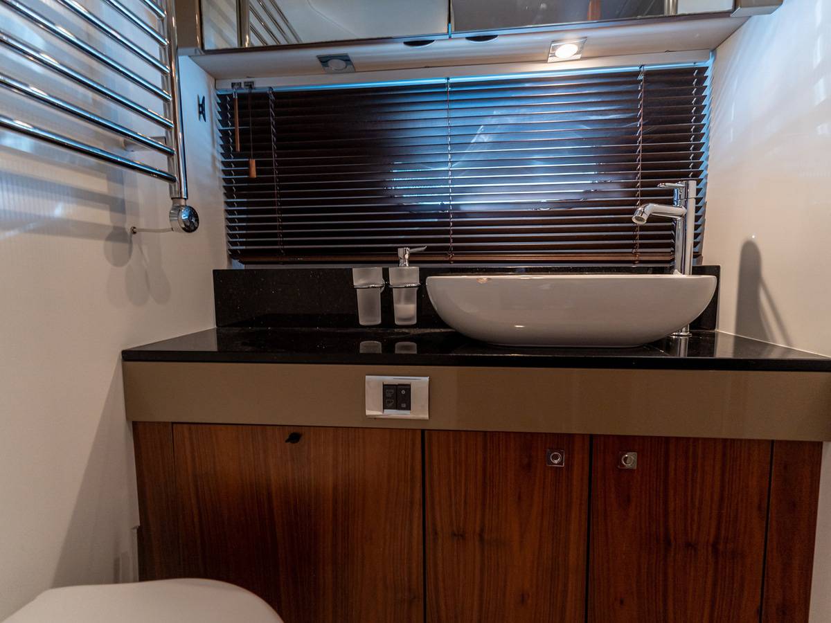 Sunseeker Predator 60