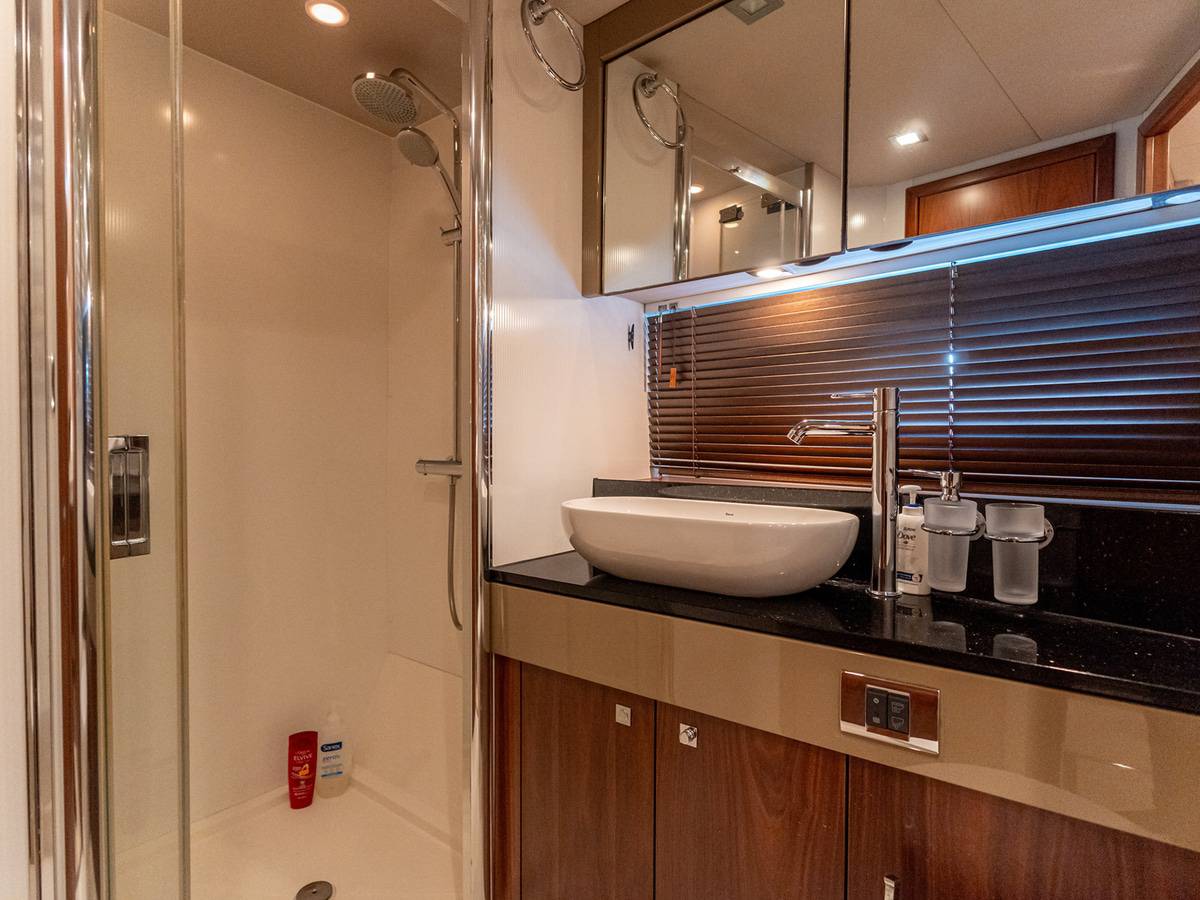 Sunseeker Predator 60