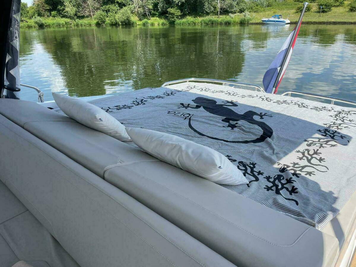 Fairline 53