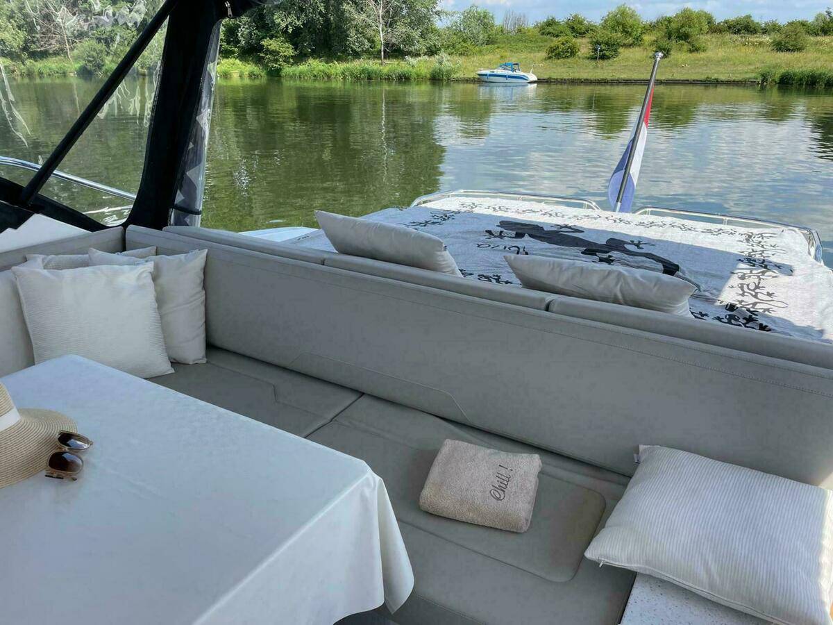 Fairline 53