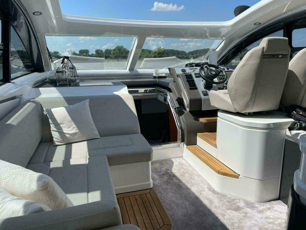 Fairline 53