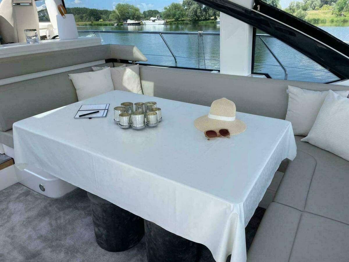 Fairline 53