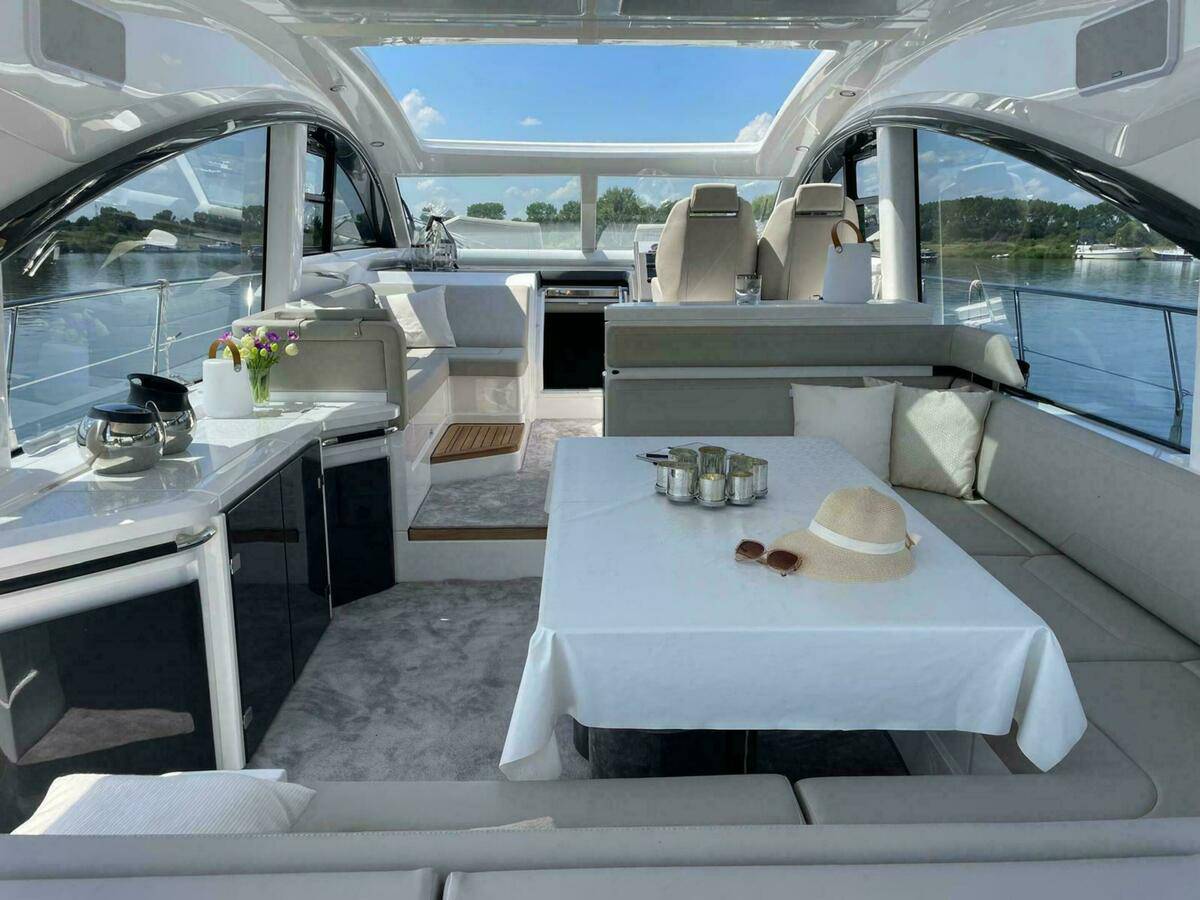 Fairline 53