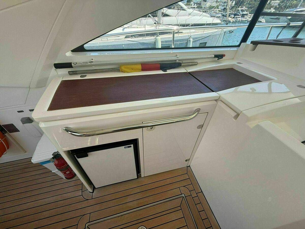 Fairline 47