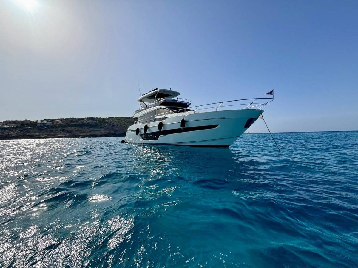 Fairline 68