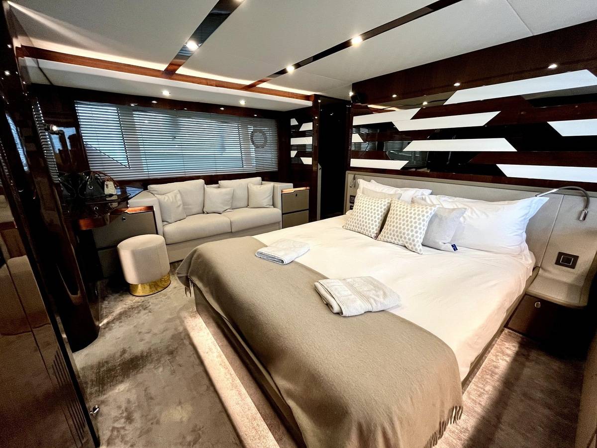 Fairline 68