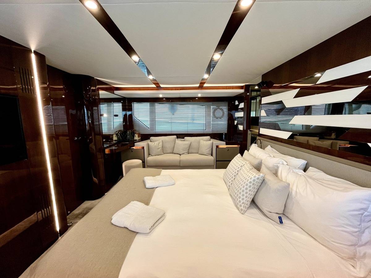 Fairline 68