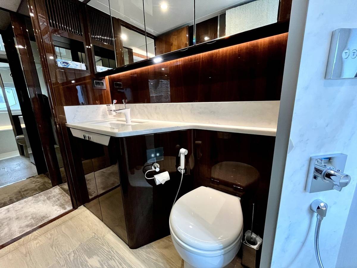 Fairline 68