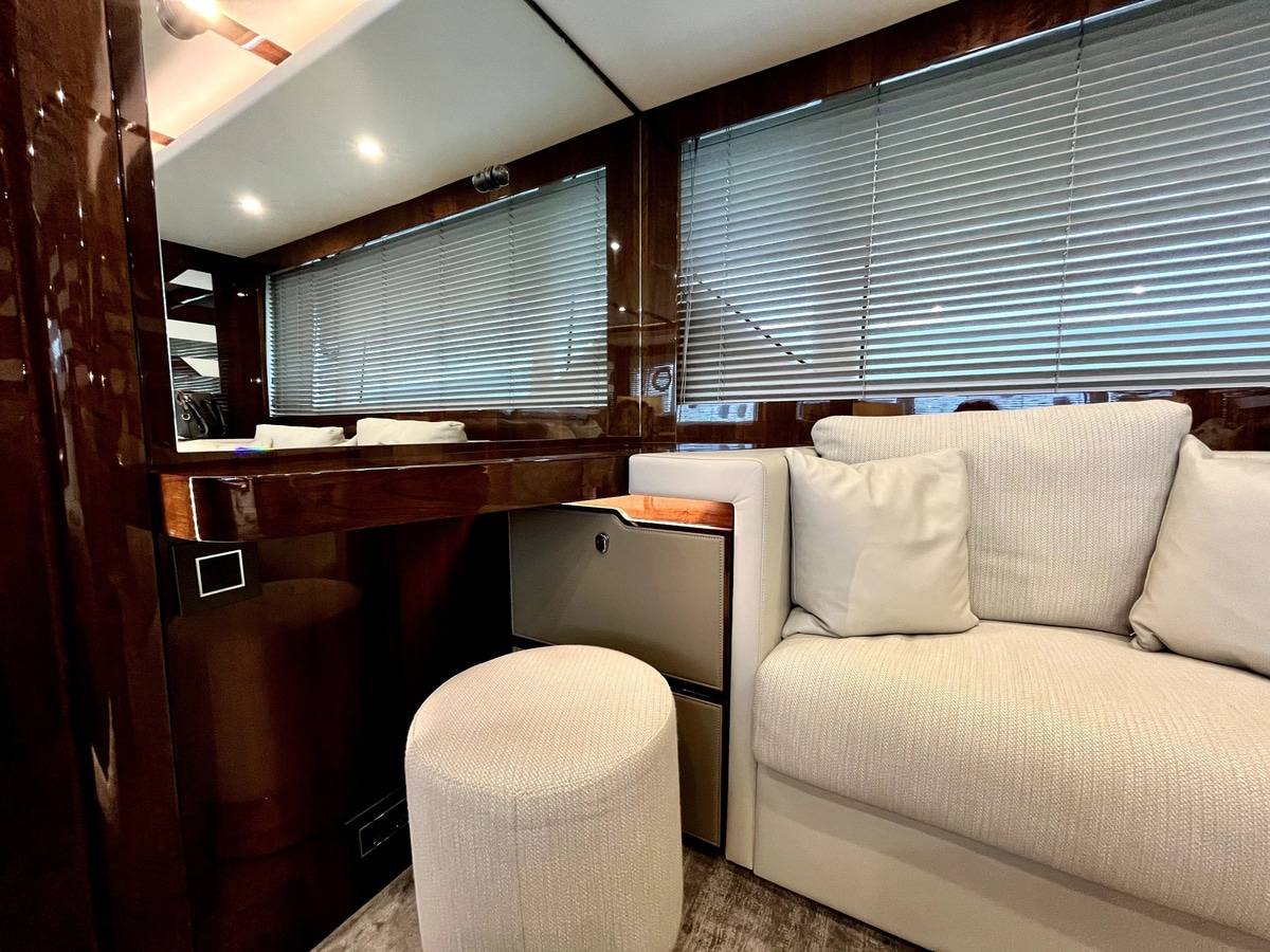 Fairline 68