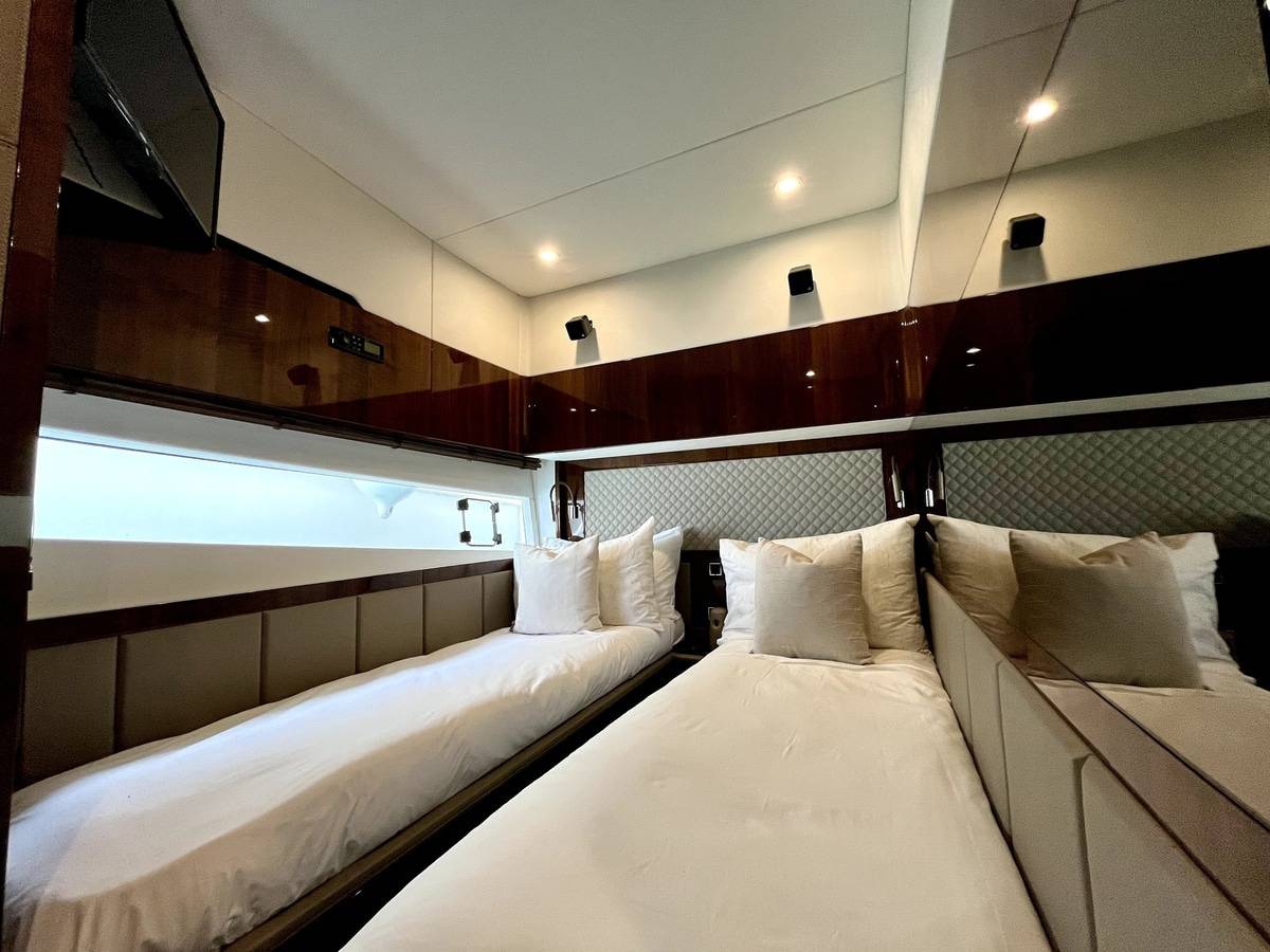 Fairline 68