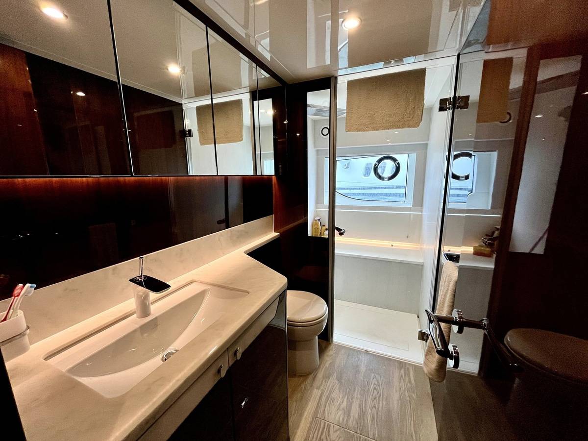 Fairline 68
