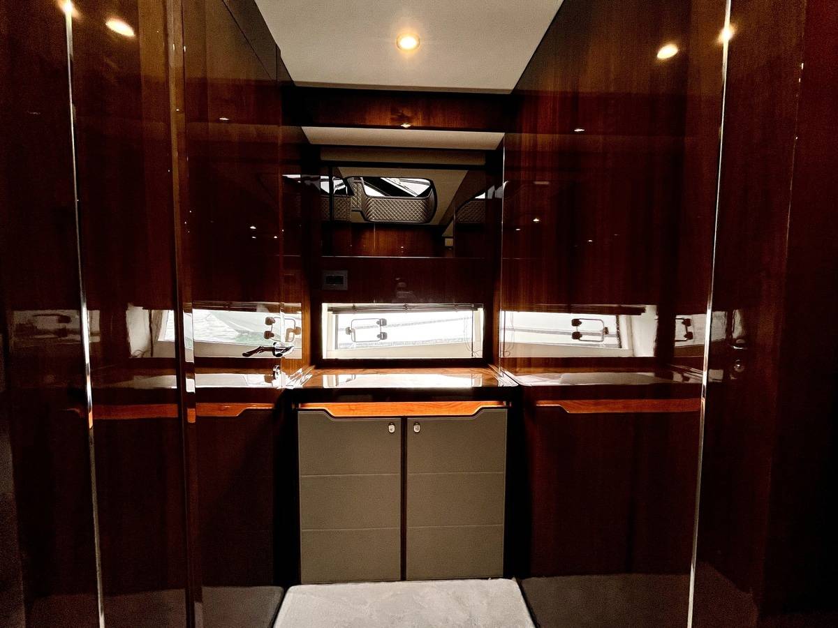 Fairline 68