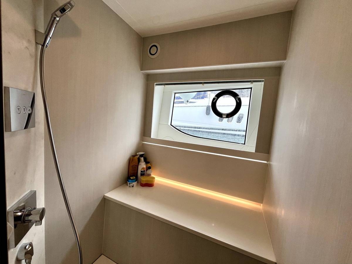 Fairline 68