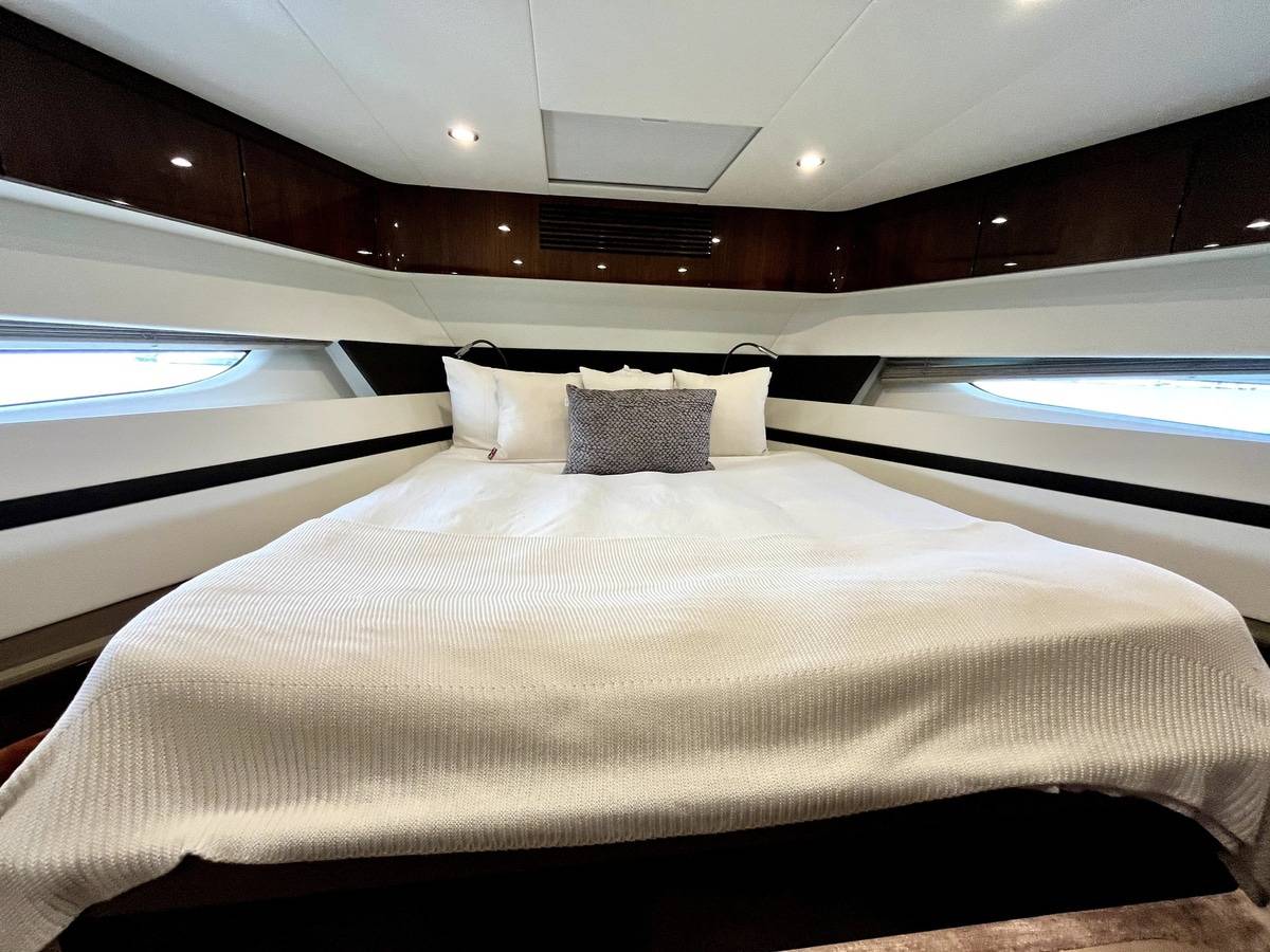 Fairline 68