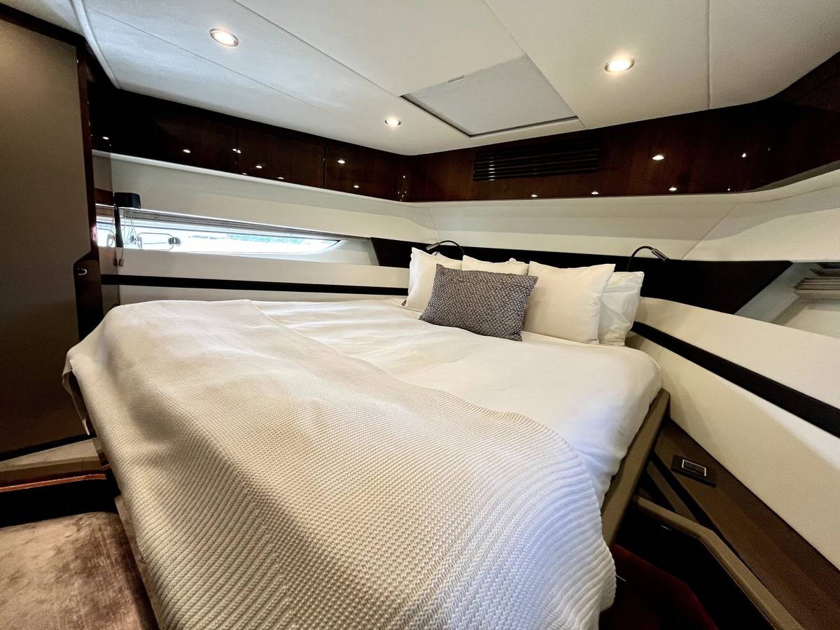 Fairline 68