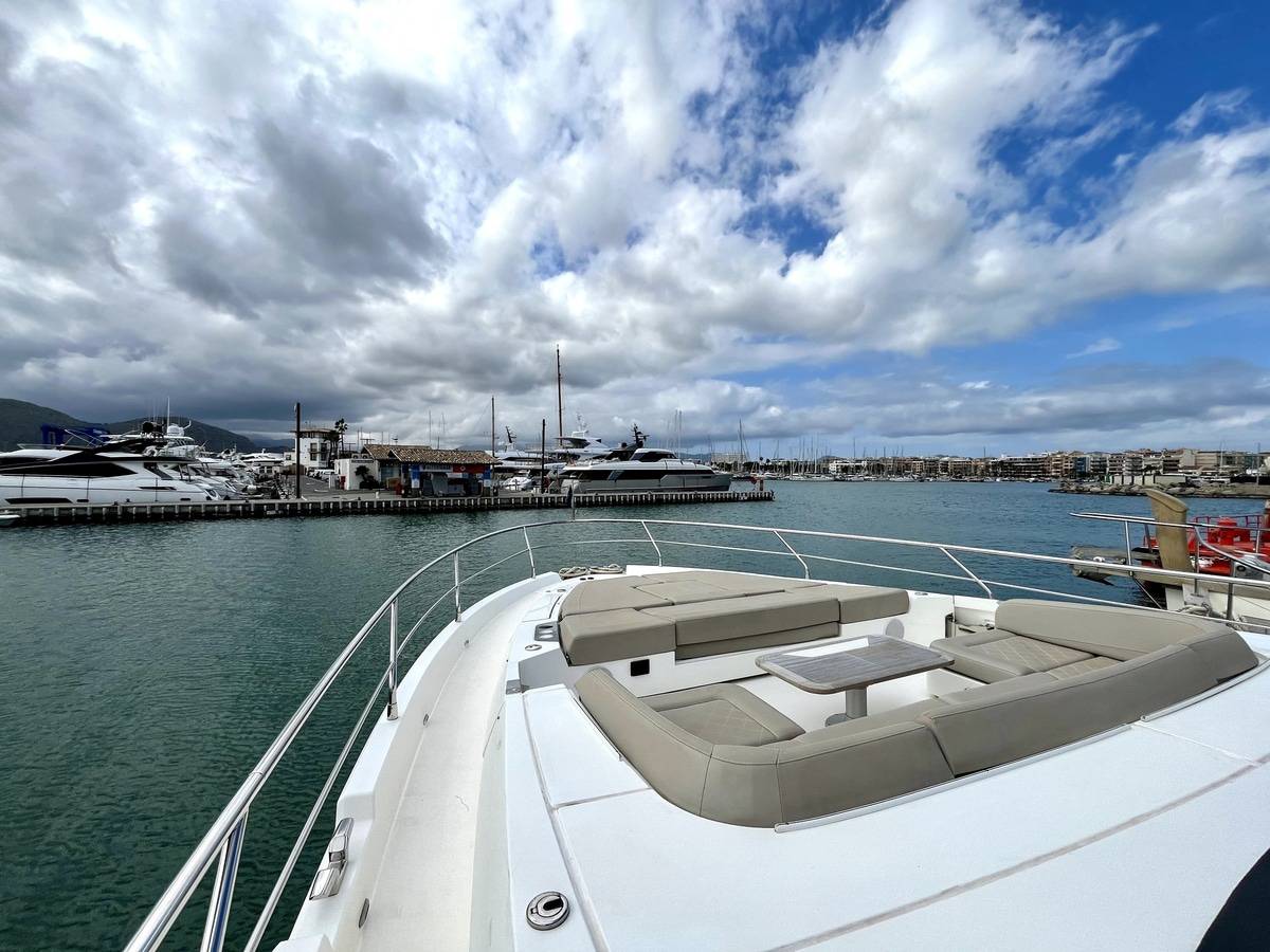 Fairline 68