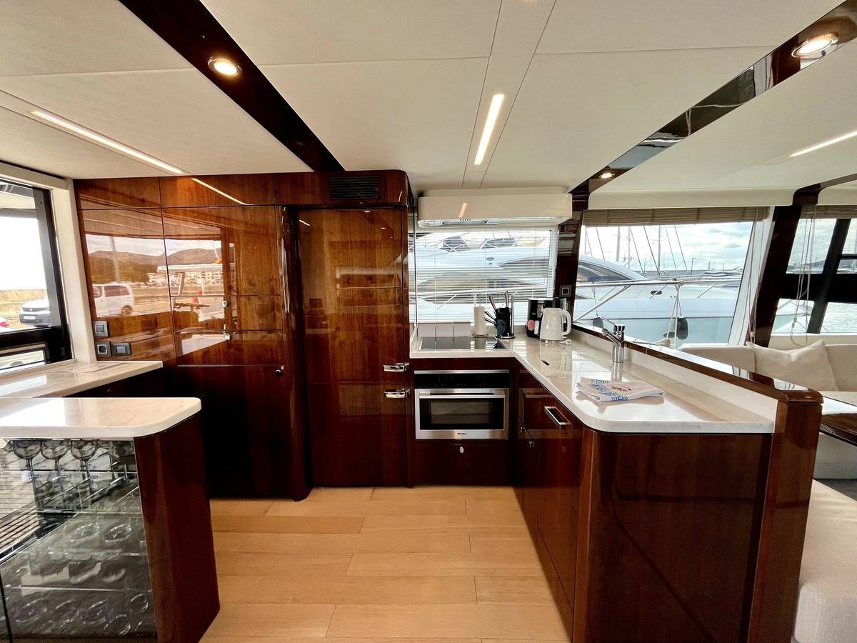 Fairline 68
