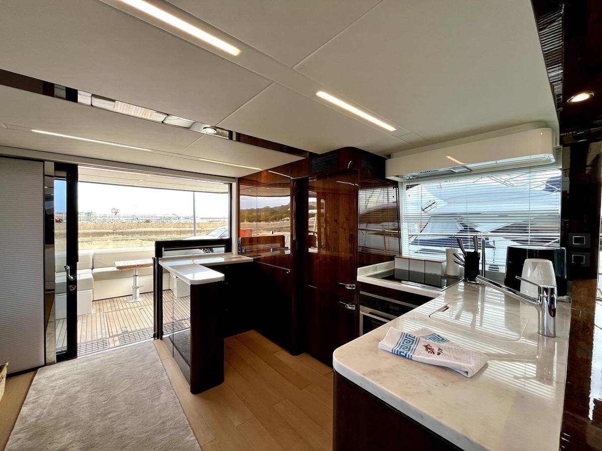 Fairline 68