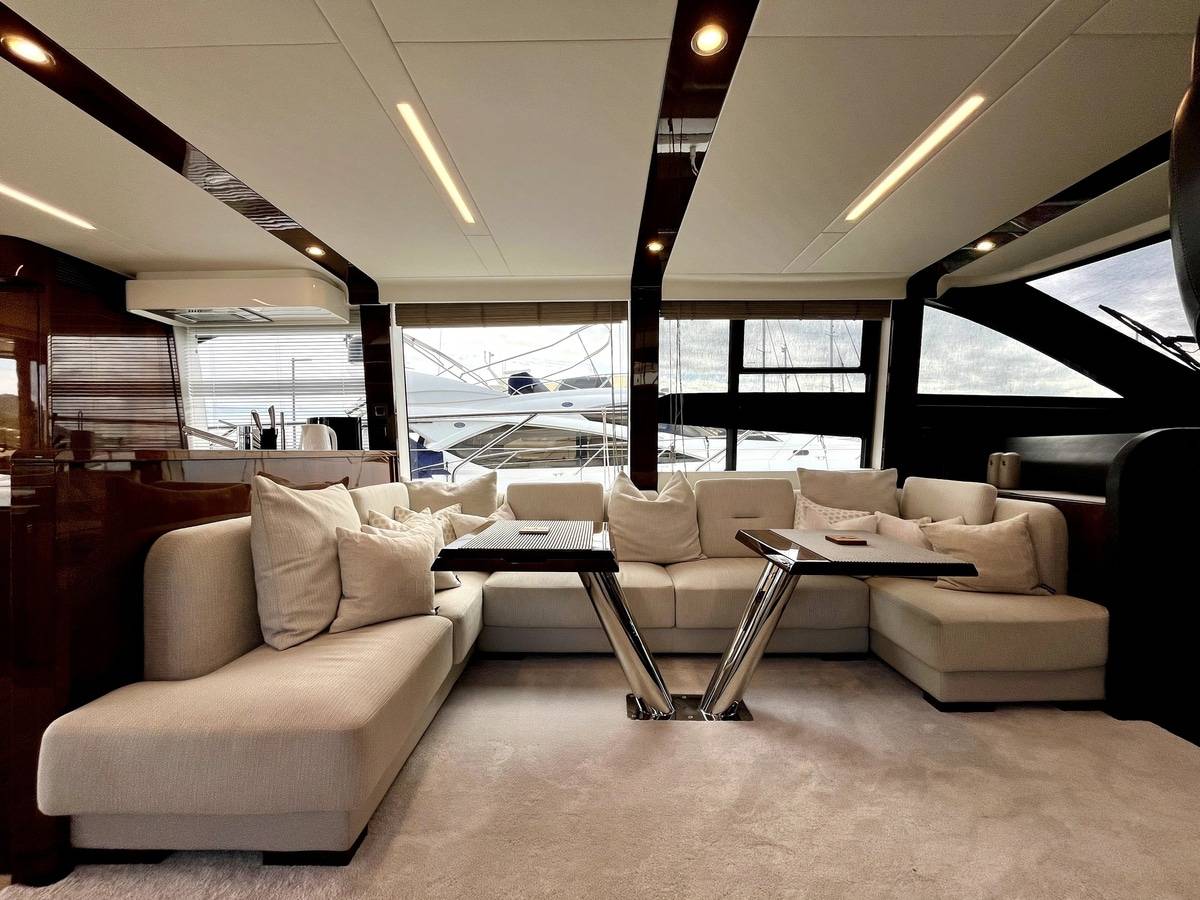 Fairline 68