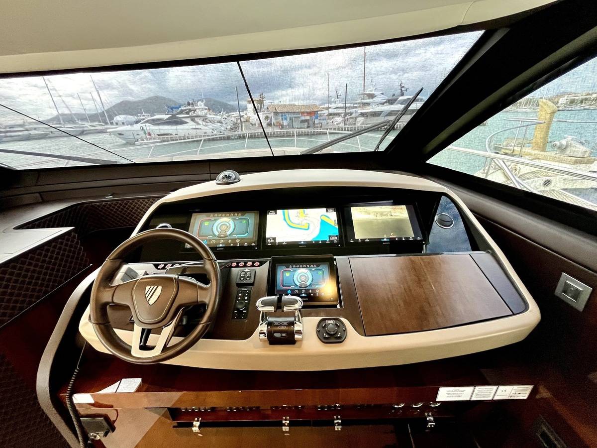 Fairline 68