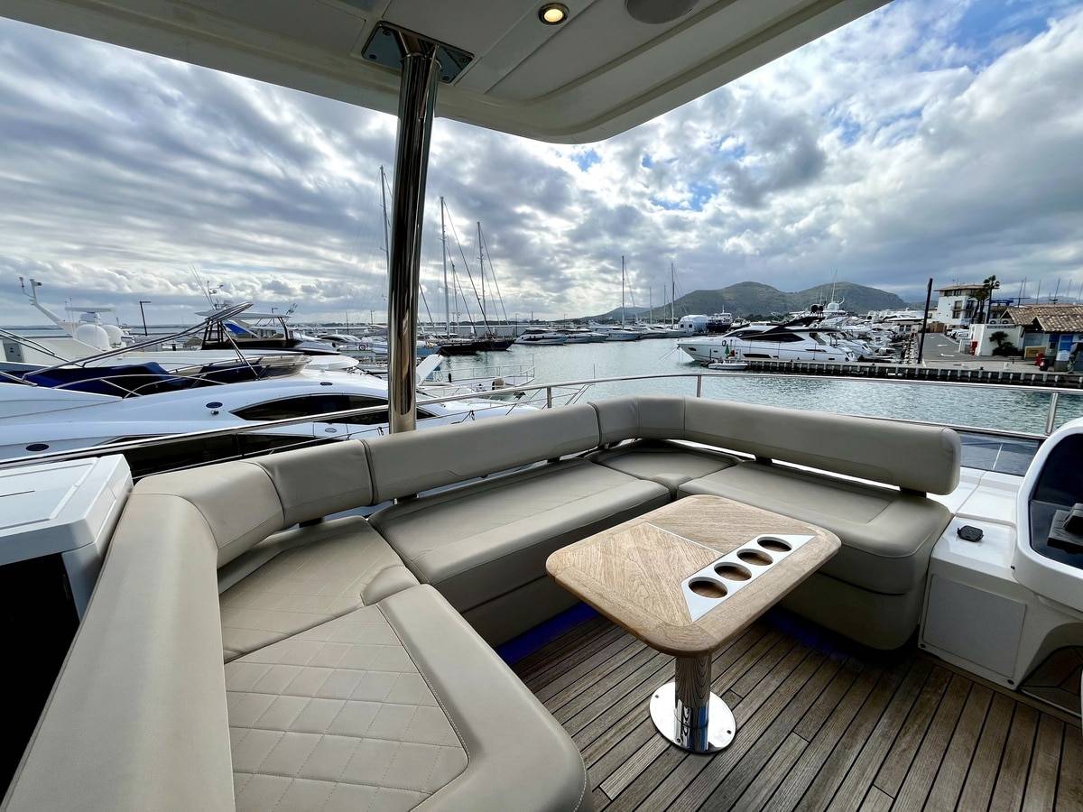 Fairline 68