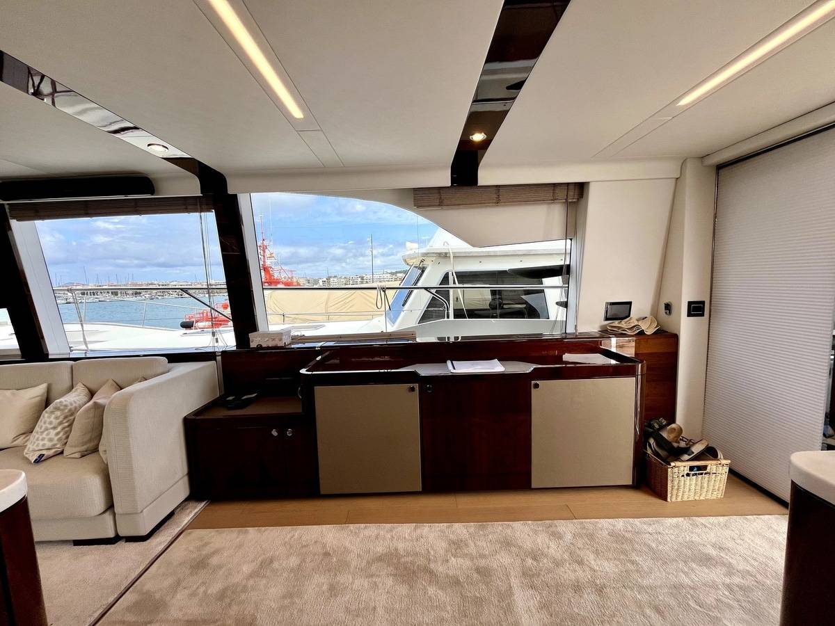 Fairline 68