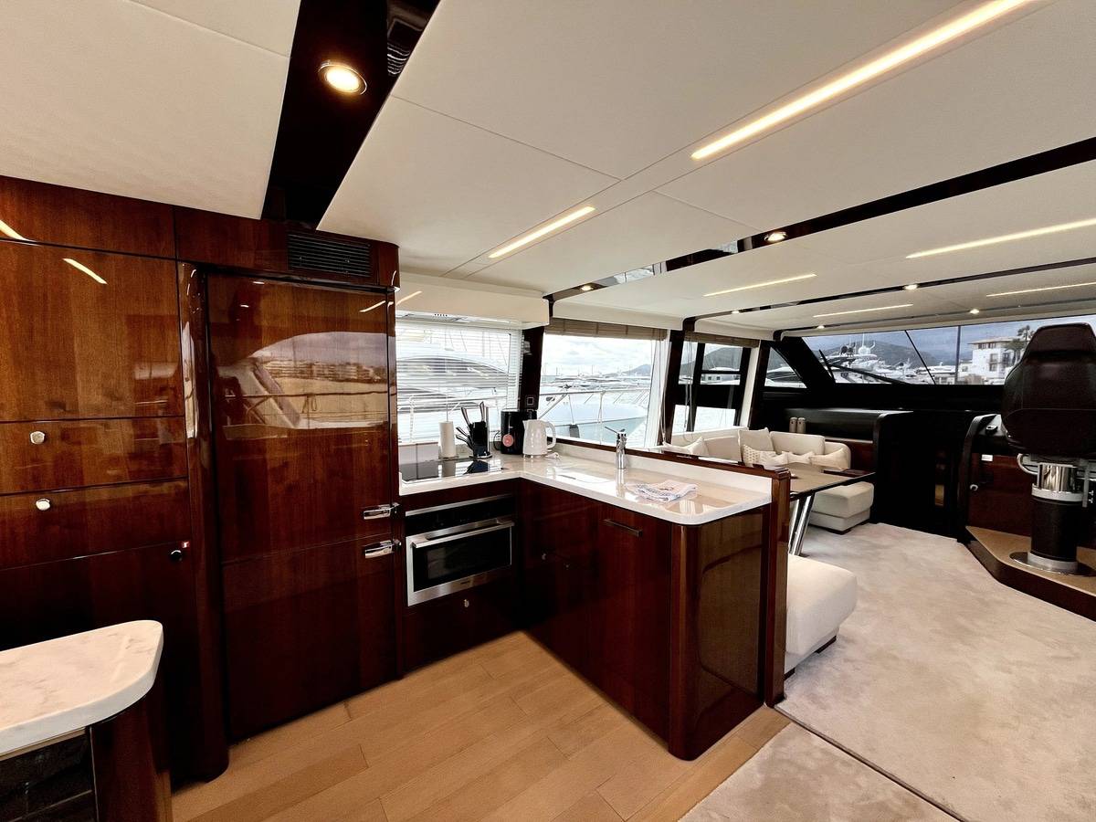 Fairline 68