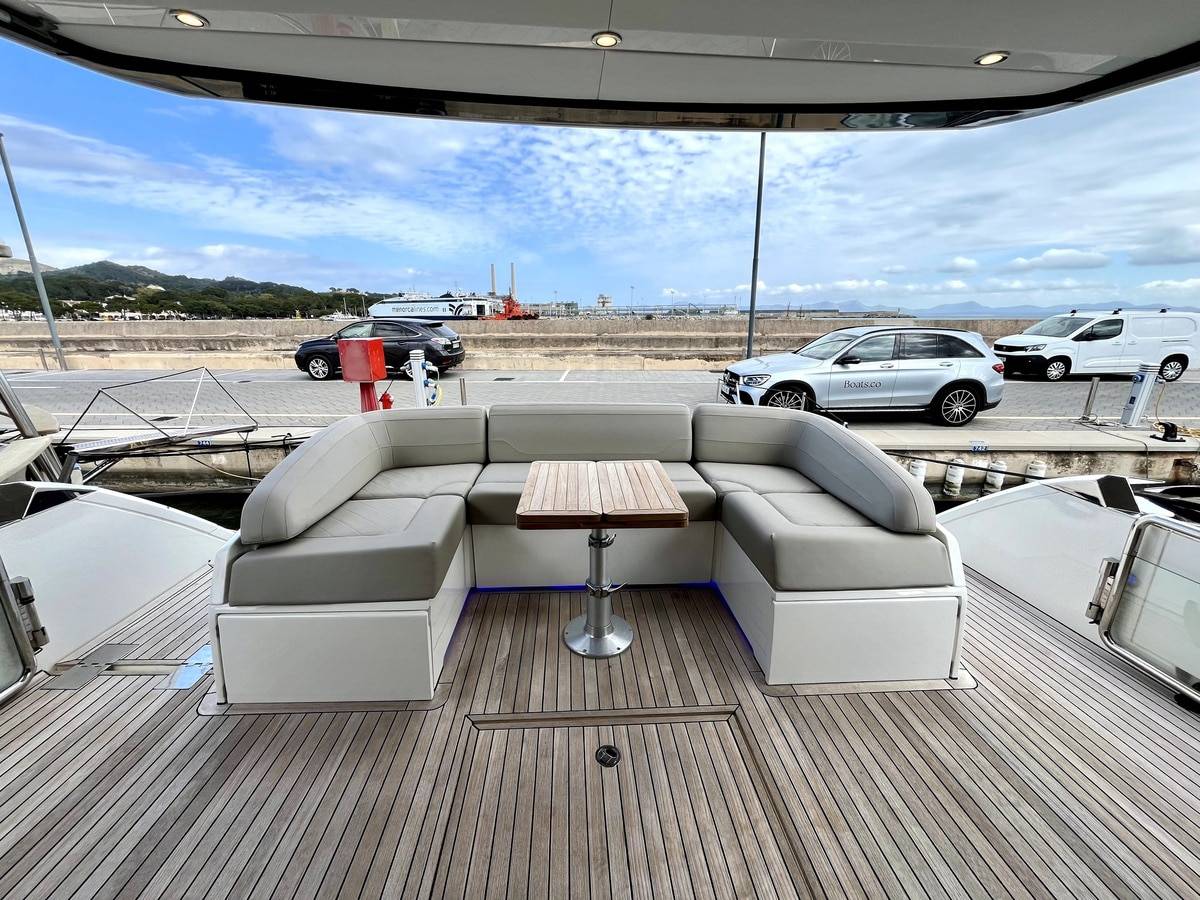 Fairline 68