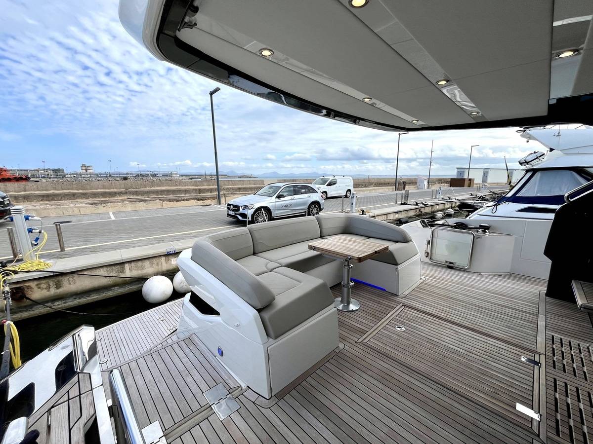 Fairline 68
