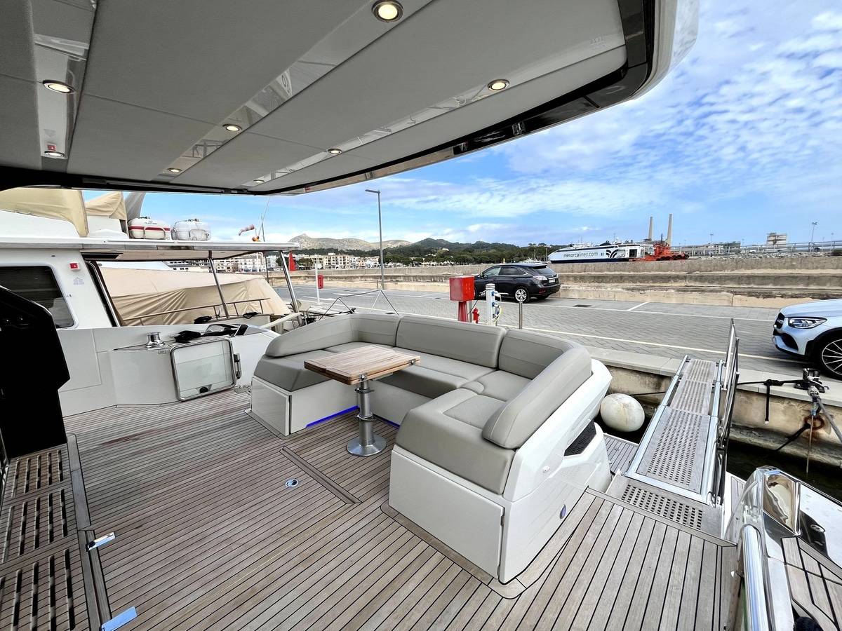 Fairline 68