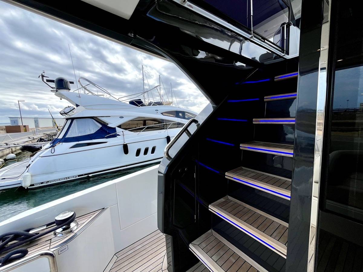 Fairline 68