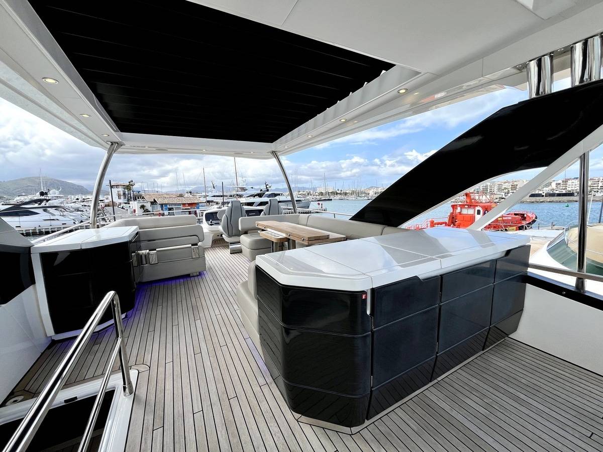 Fairline 68