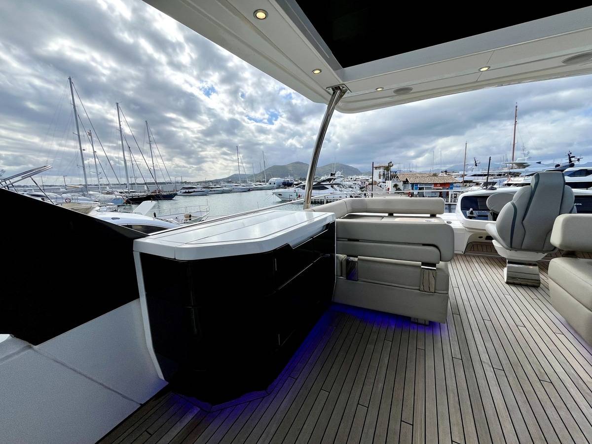 Fairline 68