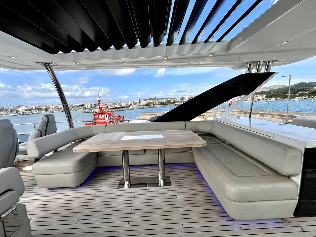 Fairline 68