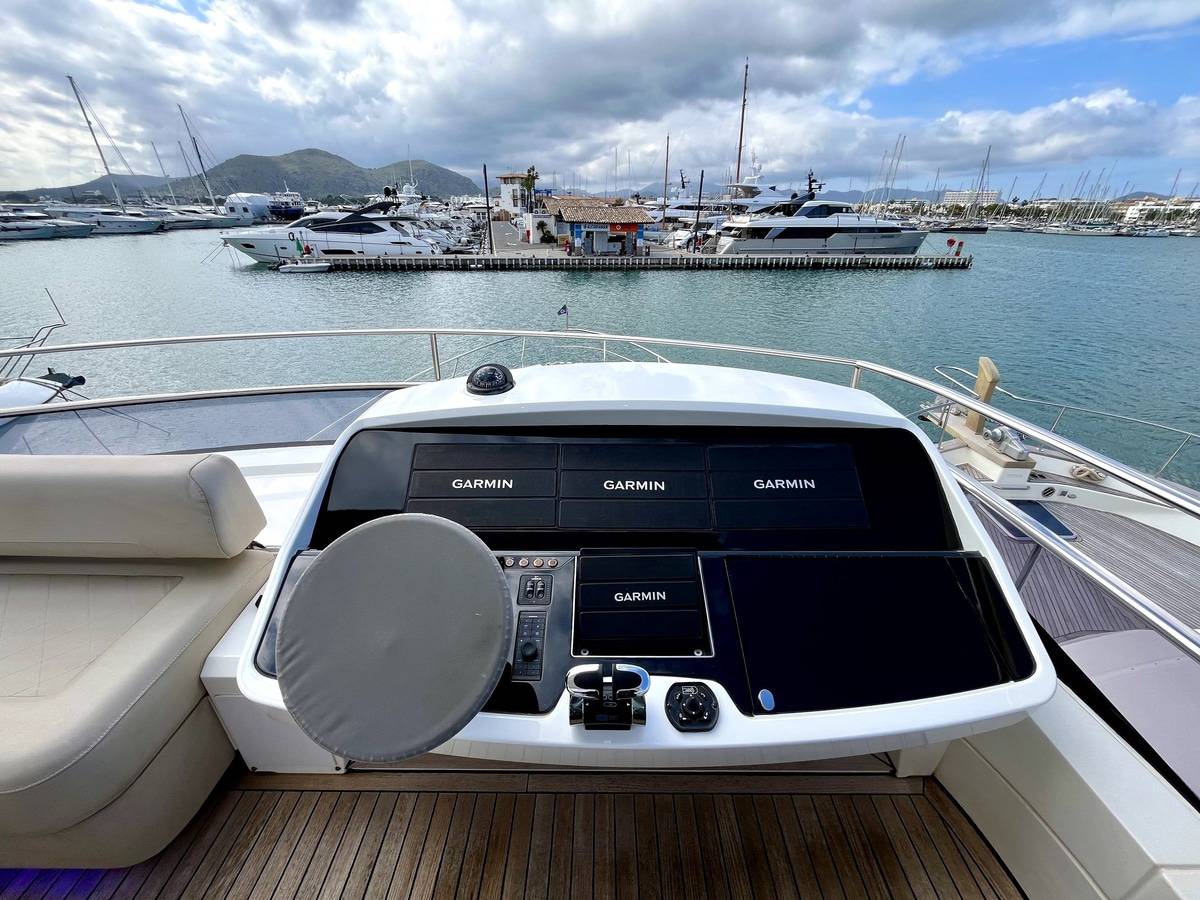 Fairline 68