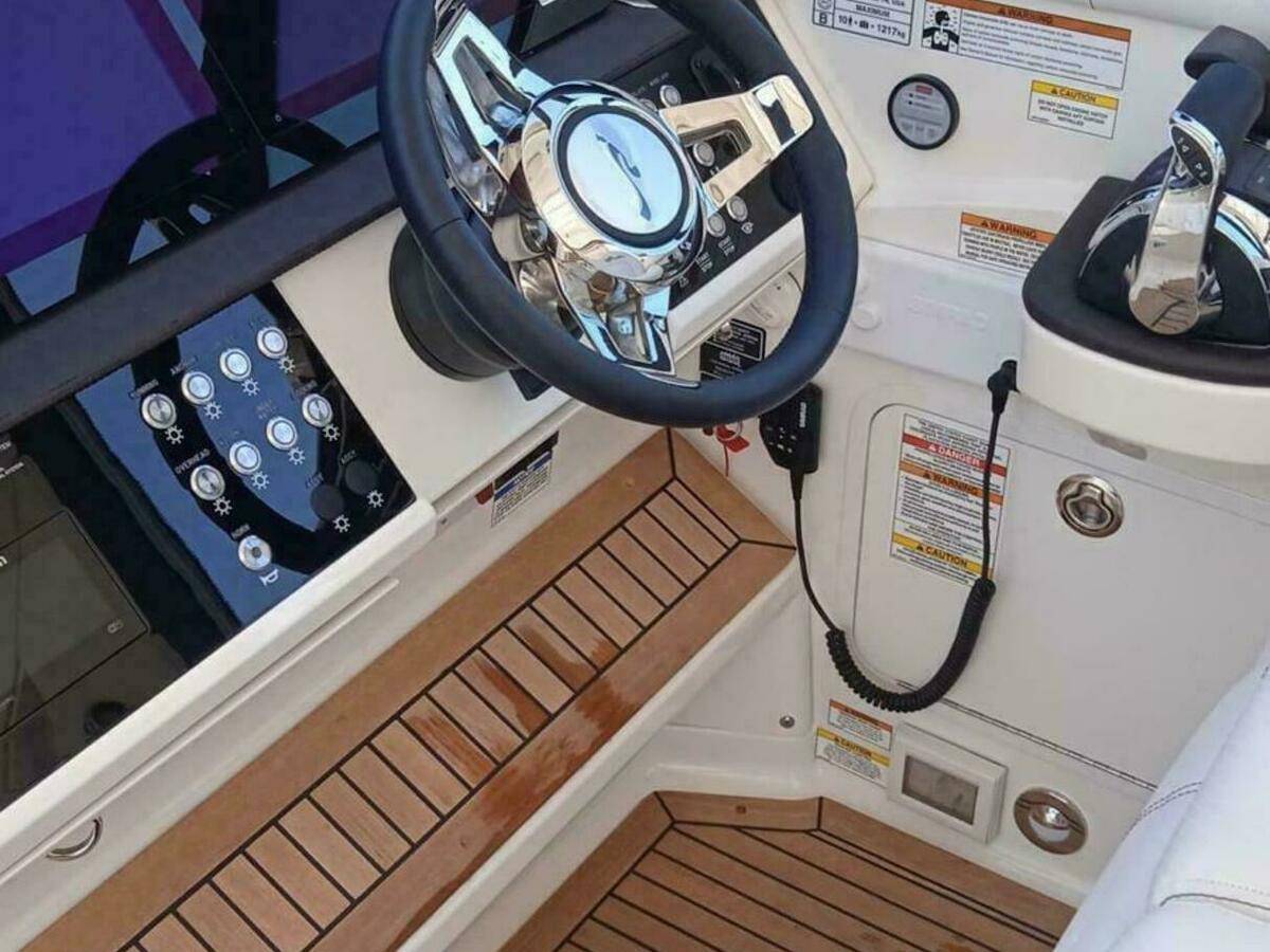 Sea Ray 320