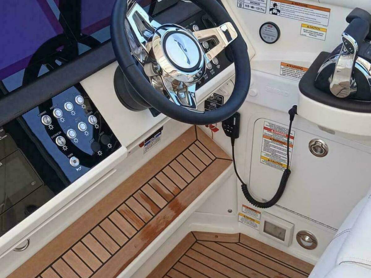 Sea Ray 320