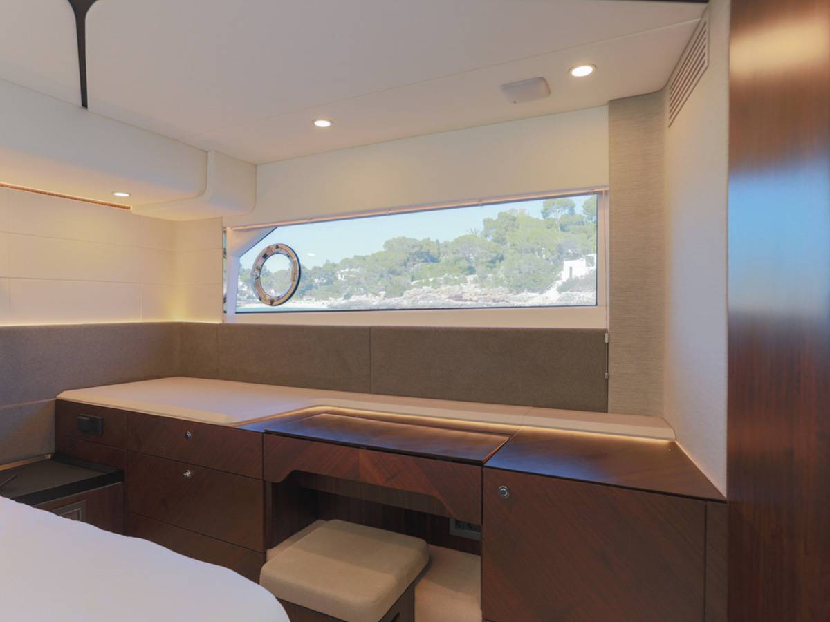 Fairline 58