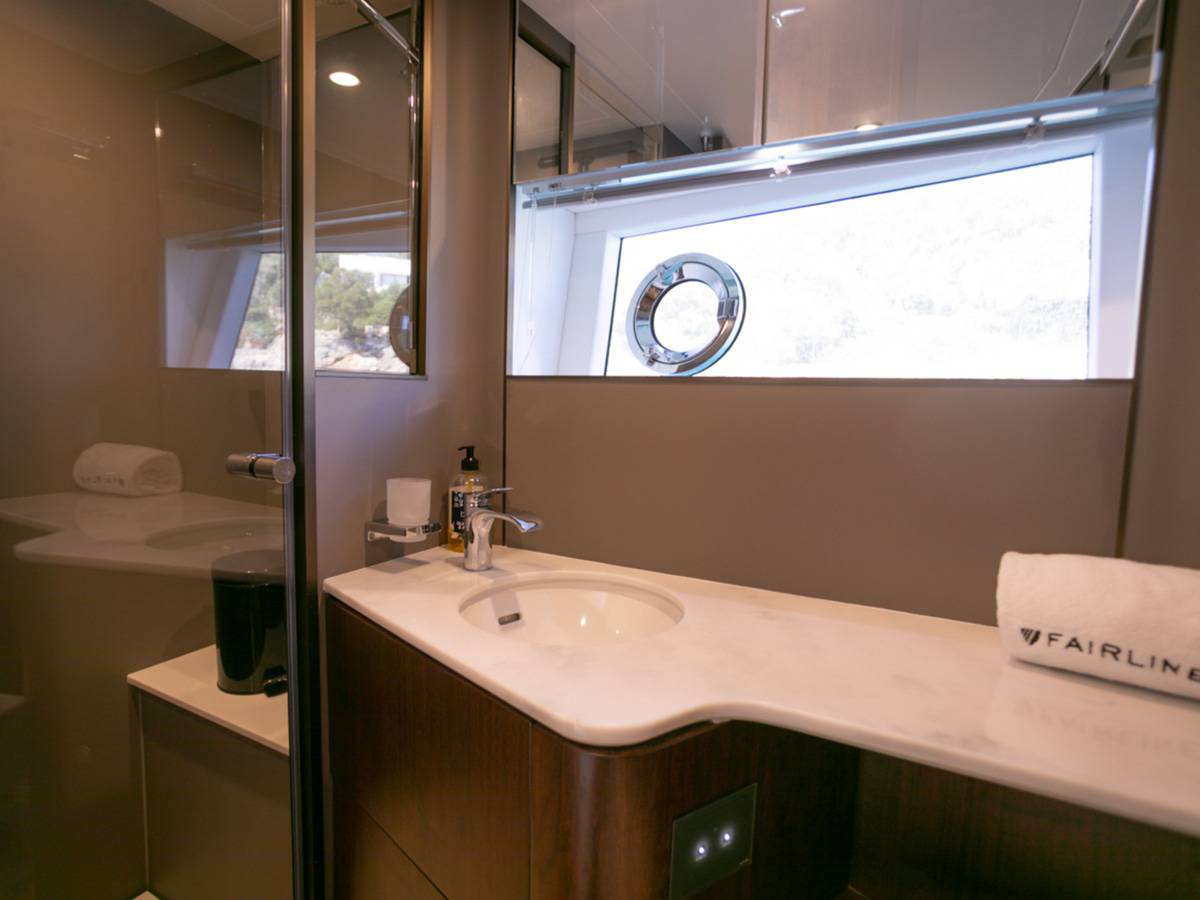 Fairline 58