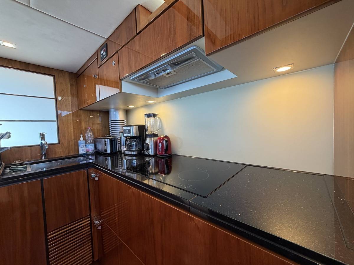 Fairline 78