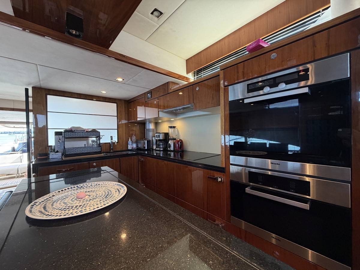 Fairline 78