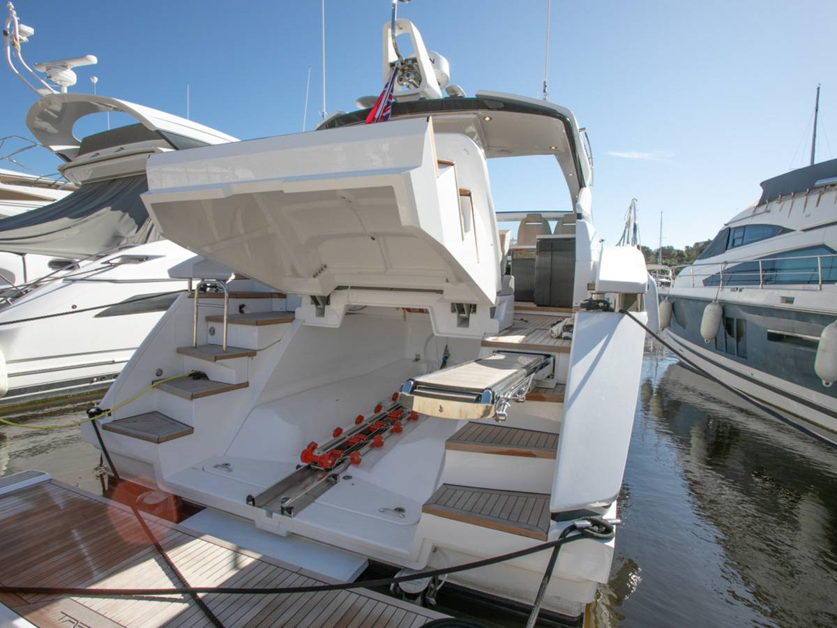 Fairline 47