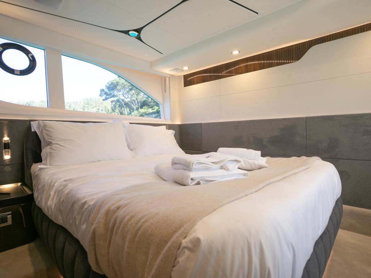 Fairline 47