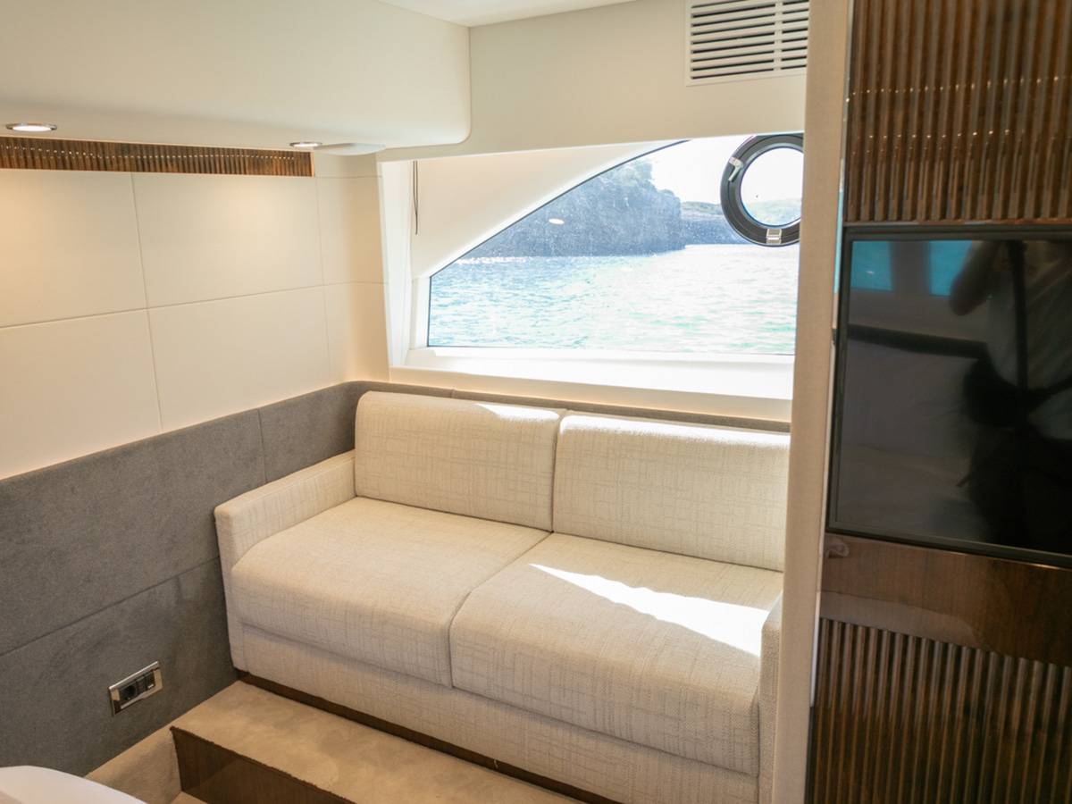 Fairline 47