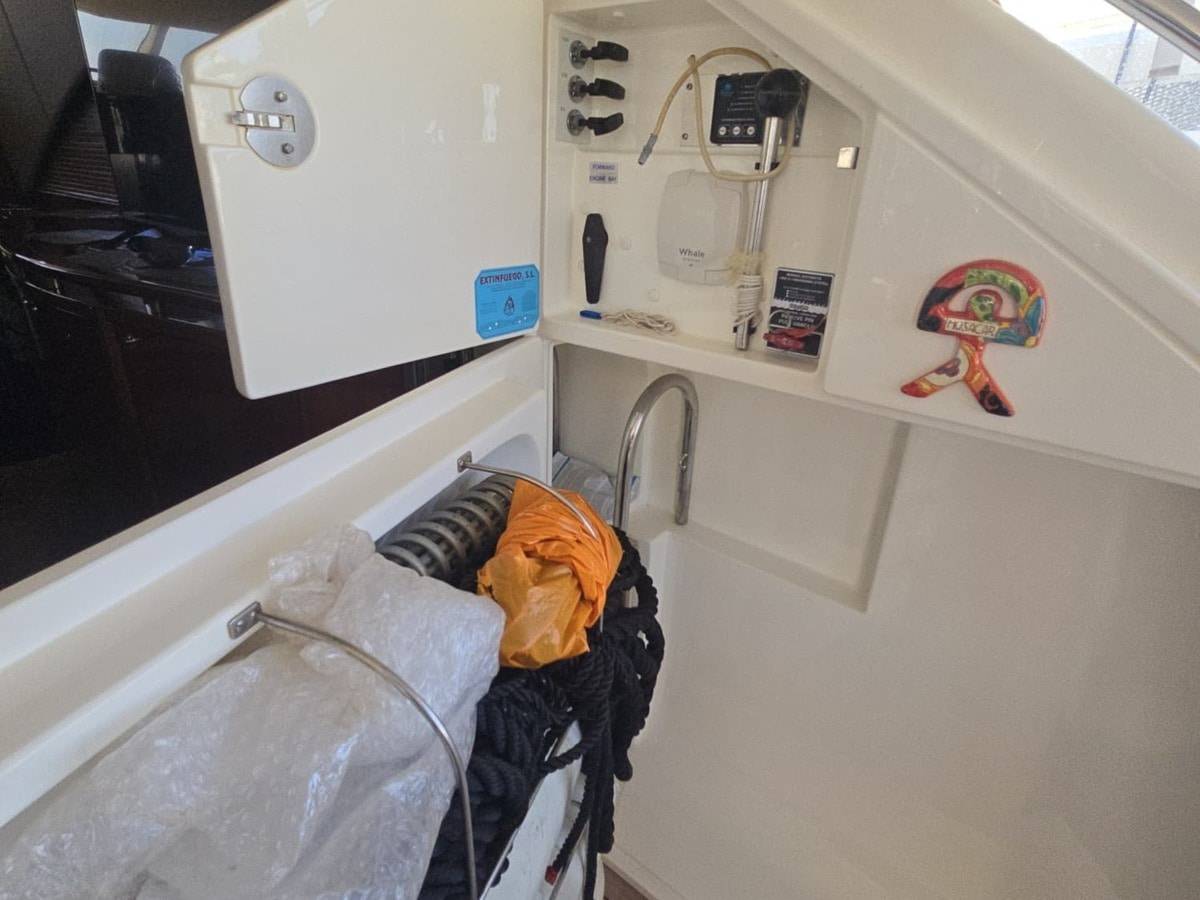 Fairline 58
