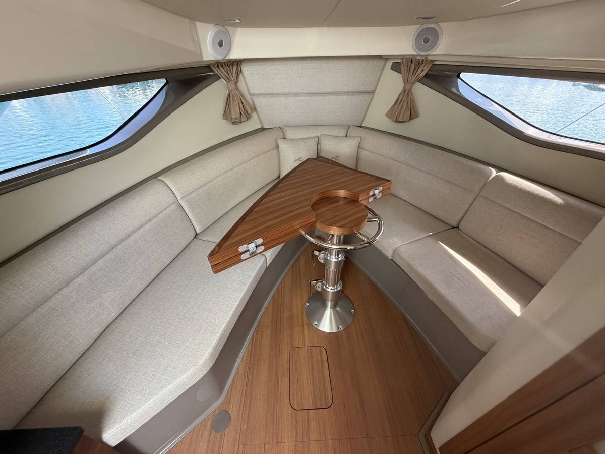 Sea Ray 320