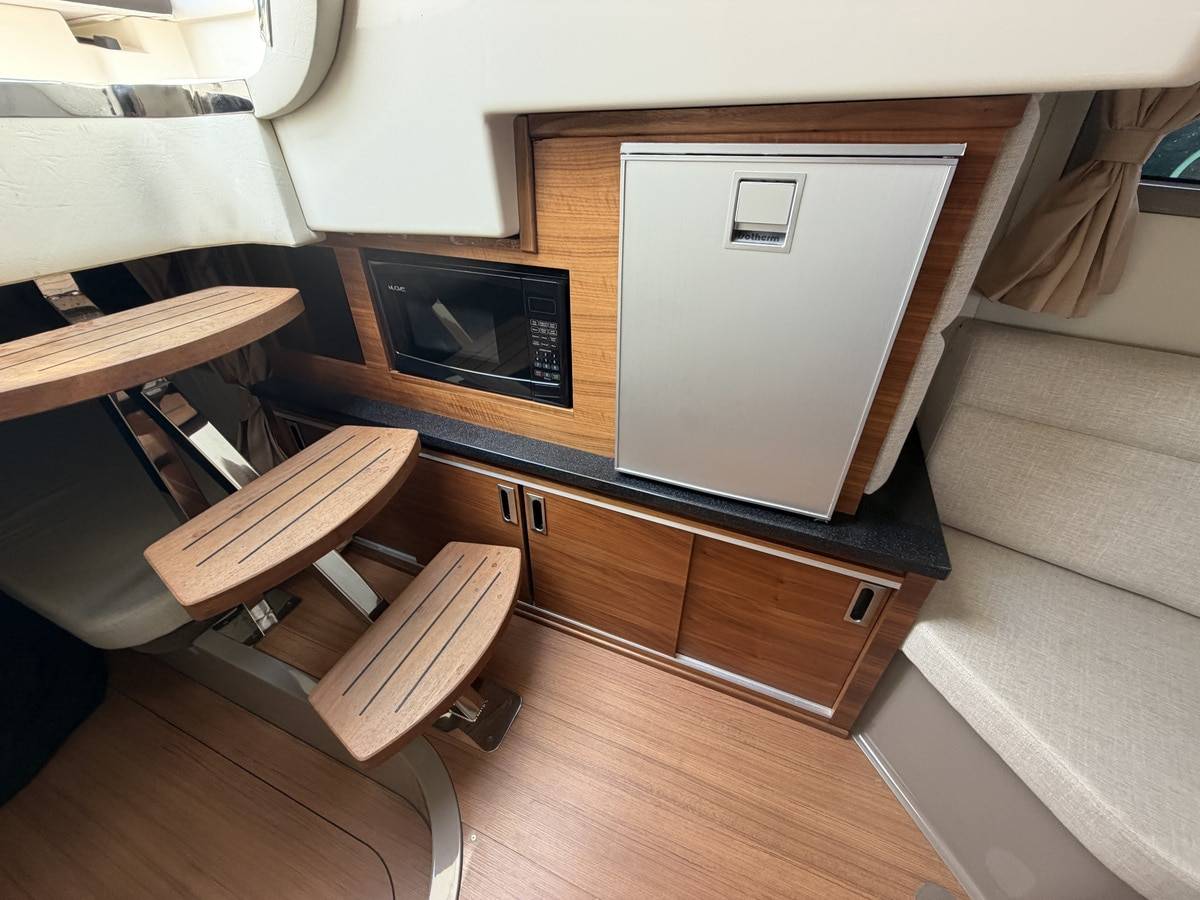 Sea Ray 320