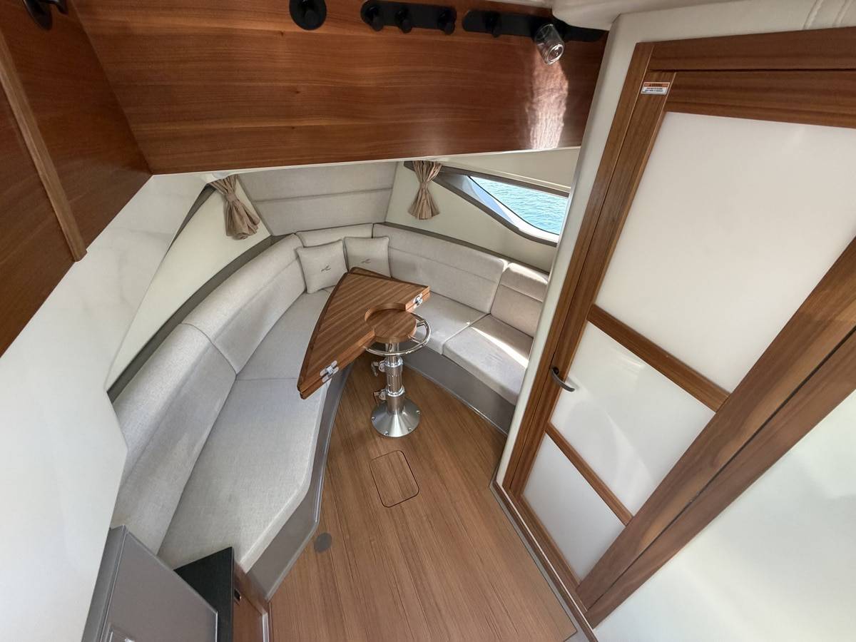 Sea Ray 320